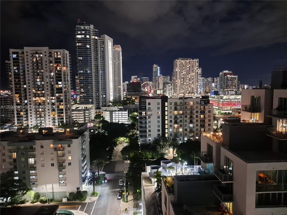 For Rent: $3,900 (2 beds, 2 baths, 1077 Square Feet)