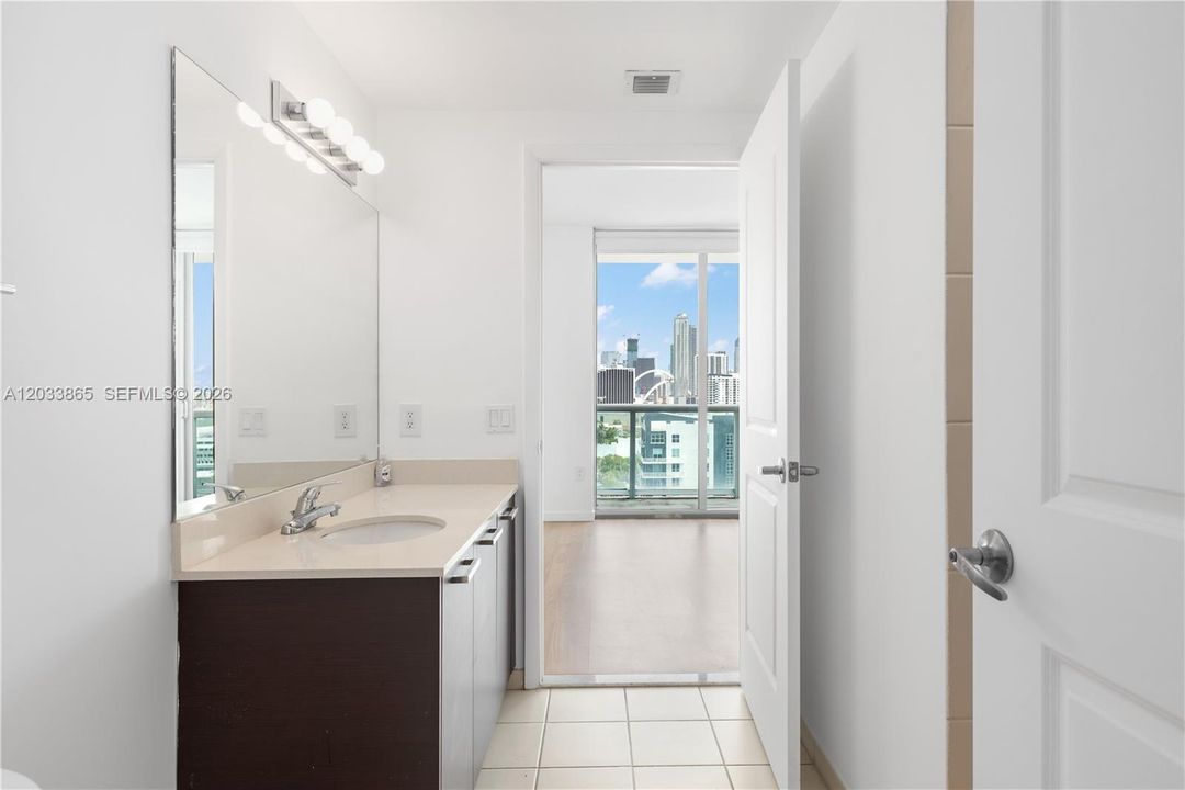 For Rent: $3,900 (2 beds, 2 baths, 1077 Square Feet)