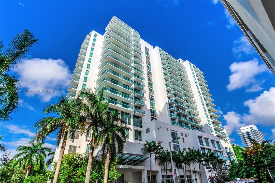 For Rent: $3,900 (2 beds, 2 baths, 1077 Square Feet)