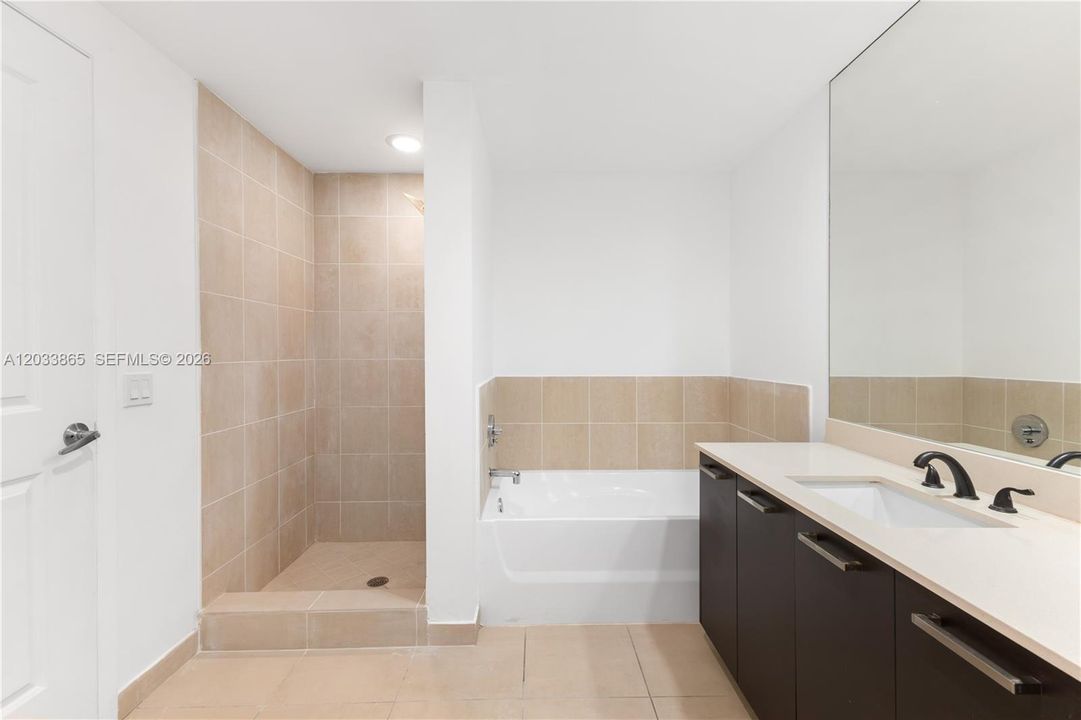 For Rent: $3,900 (2 beds, 2 baths, 1077 Square Feet)