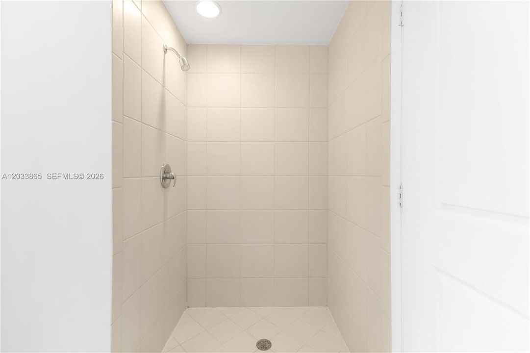 For Rent: $3,900 (2 beds, 2 baths, 1077 Square Feet)