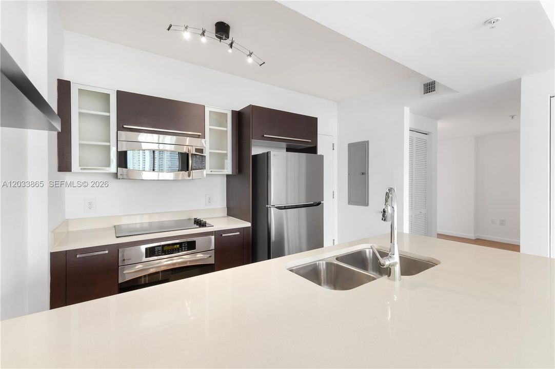 For Rent: $3,900 (2 beds, 2 baths, 1077 Square Feet)