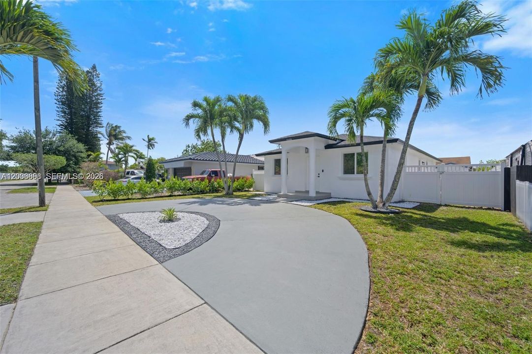 For Rent: $3,800 (3 beds, 2 baths, 1300 Square Feet)