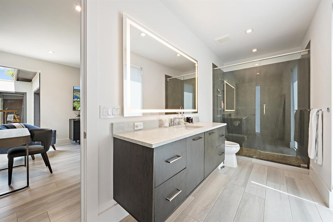 162 Commodore Dr-60