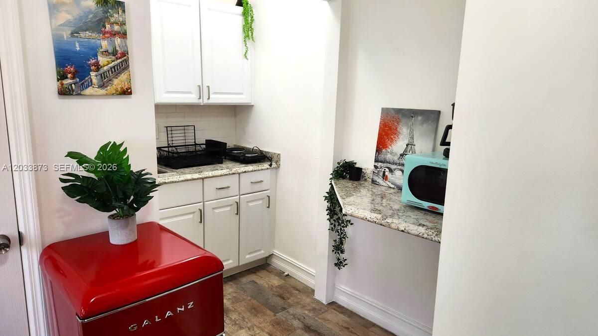 For Rent: $5,995 (3 beds, 2 baths, 1537 Square Feet)