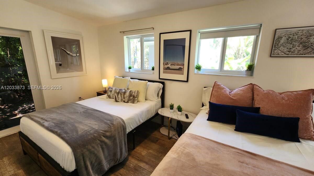 For Rent: $5,995 (3 beds, 2 baths, 1537 Square Feet)