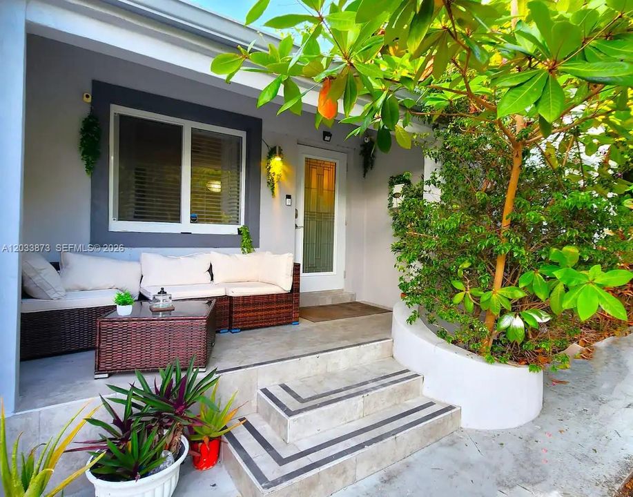 For Rent: $5,995 (3 beds, 2 baths, 1537 Square Feet)