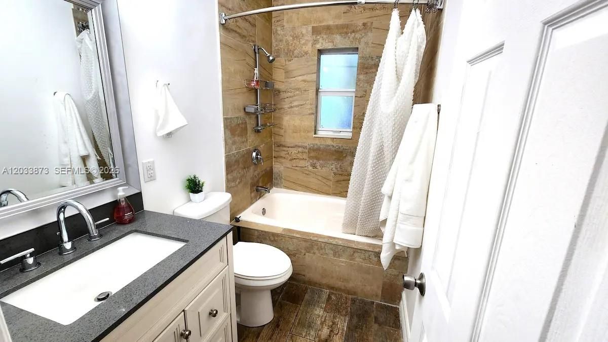 For Rent: $5,995 (3 beds, 2 baths, 1537 Square Feet)
