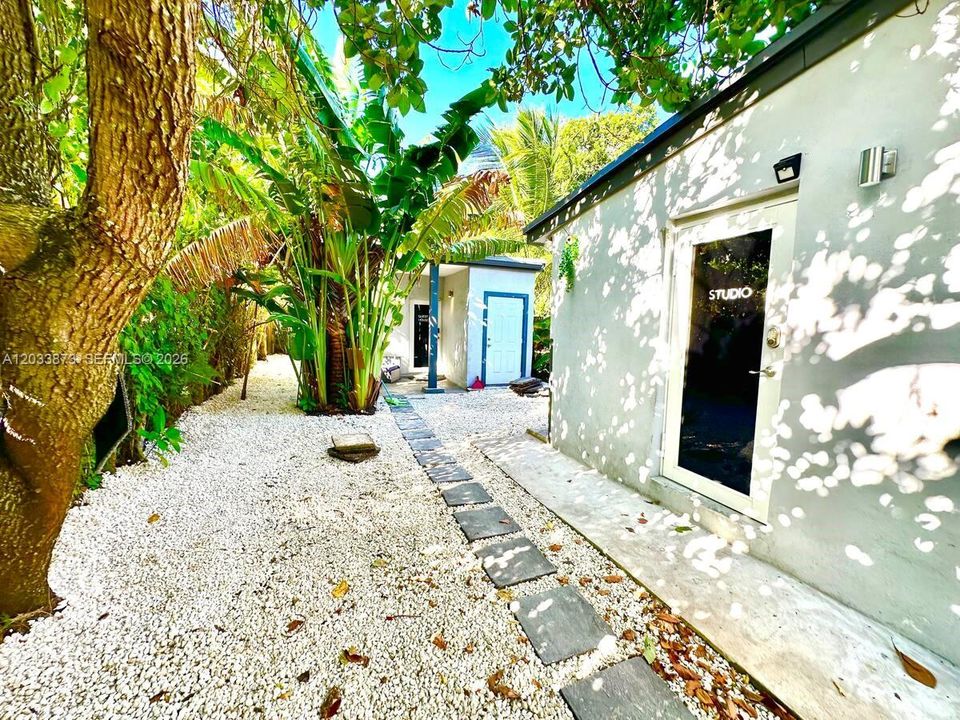 For Rent: $5,995 (3 beds, 2 baths, 1537 Square Feet)