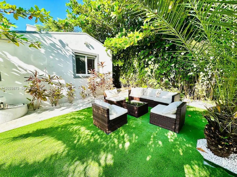 For Rent: $5,995 (3 beds, 2 baths, 1537 Square Feet)