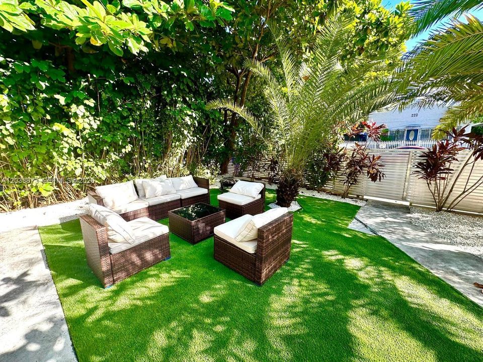 For Rent: $5,995 (3 beds, 2 baths, 1537 Square Feet)