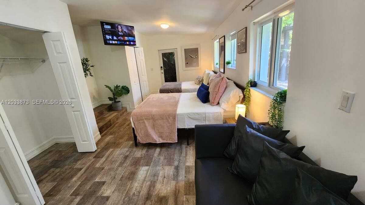 For Rent: $5,995 (3 beds, 2 baths, 1537 Square Feet)