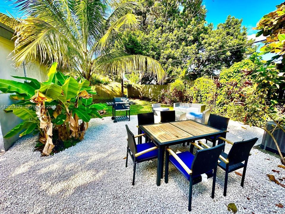 For Rent: $5,995 (3 beds, 2 baths, 1537 Square Feet)