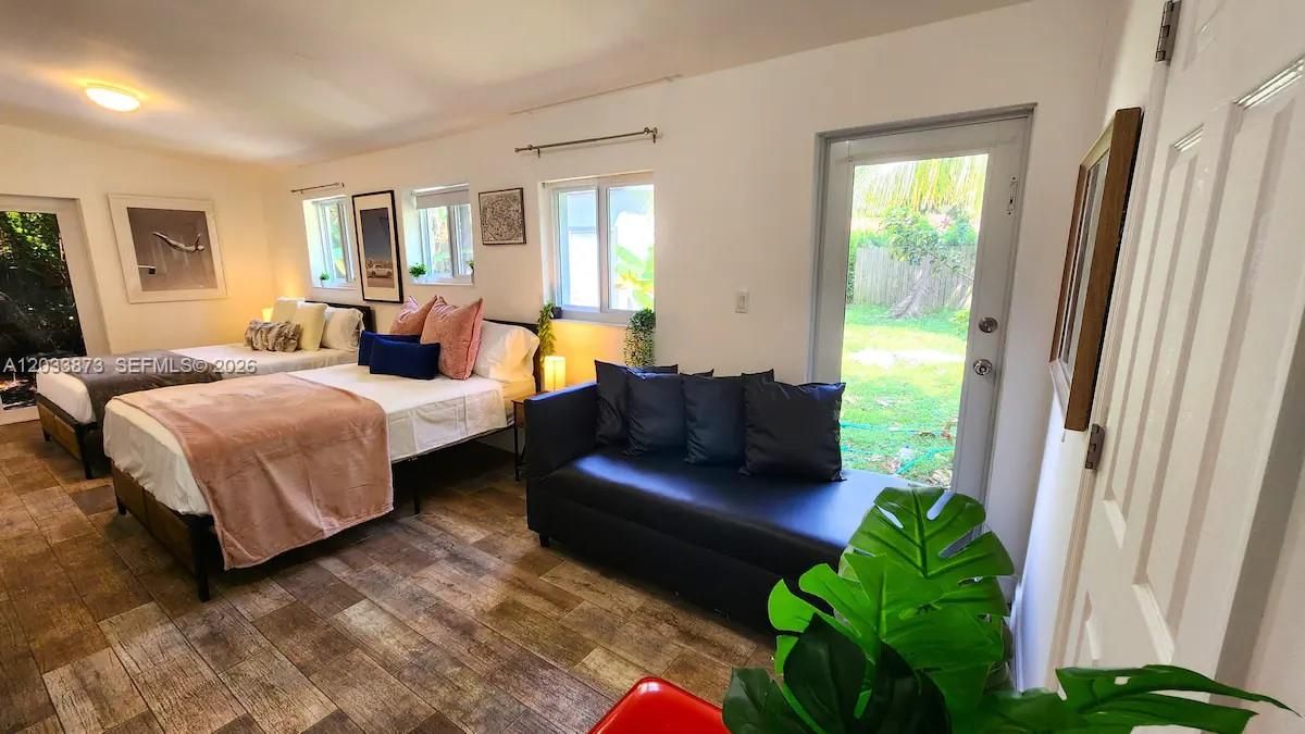 For Rent: $5,995 (3 beds, 2 baths, 1537 Square Feet)
