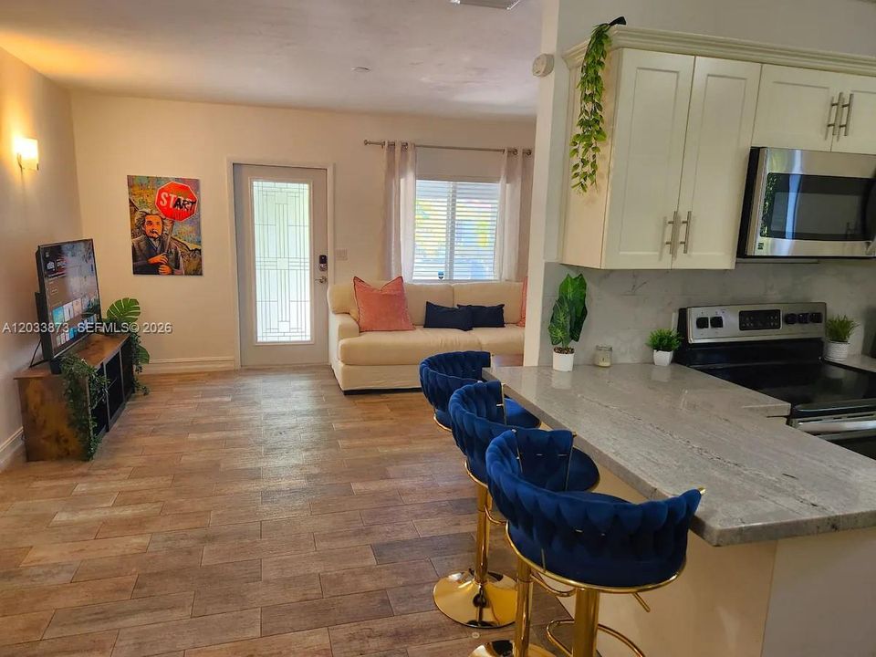 For Rent: $5,995 (3 beds, 2 baths, 1537 Square Feet)