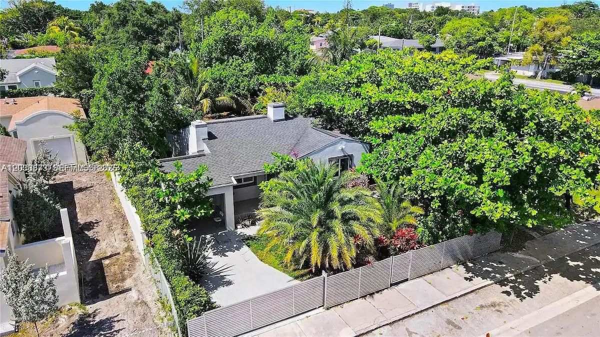 For Rent: $5,995 (3 beds, 2 baths, 1537 Square Feet)