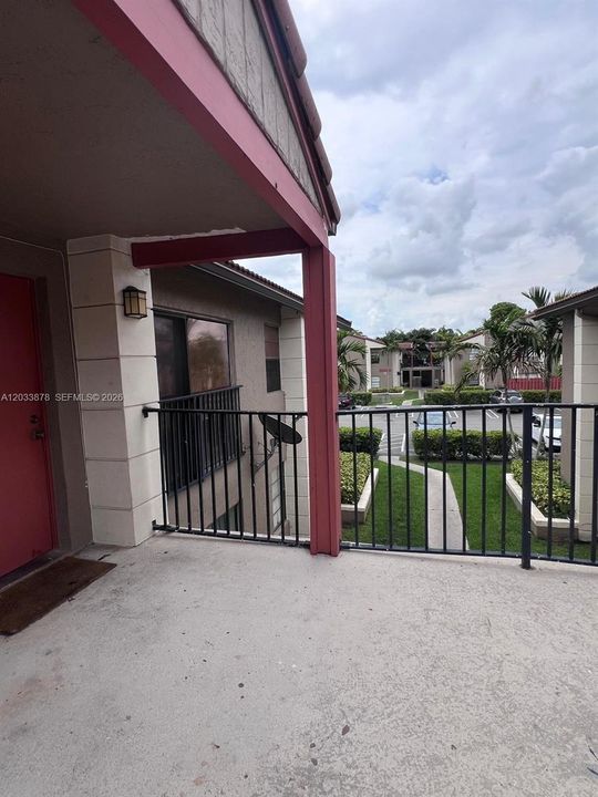 For Rent: $2,000 (3 beds, 2 baths, 966 Square Feet)