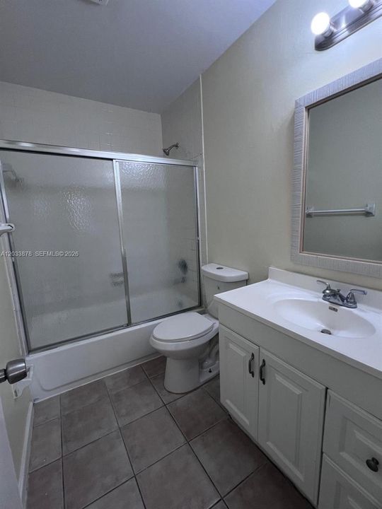 For Rent: $2,000 (3 beds, 2 baths, 966 Square Feet)