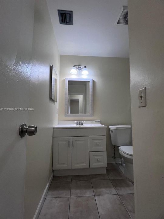 For Rent: $2,000 (3 beds, 2 baths, 966 Square Feet)