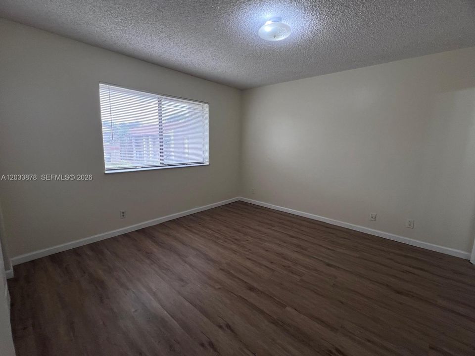 For Rent: $2,000 (3 beds, 2 baths, 966 Square Feet)