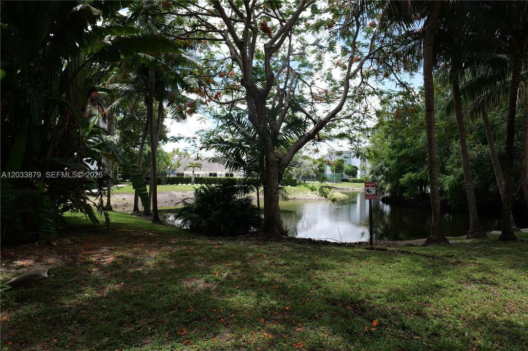 For Sale: $165,000 (1 beds, 1 baths, 687 Square Feet)