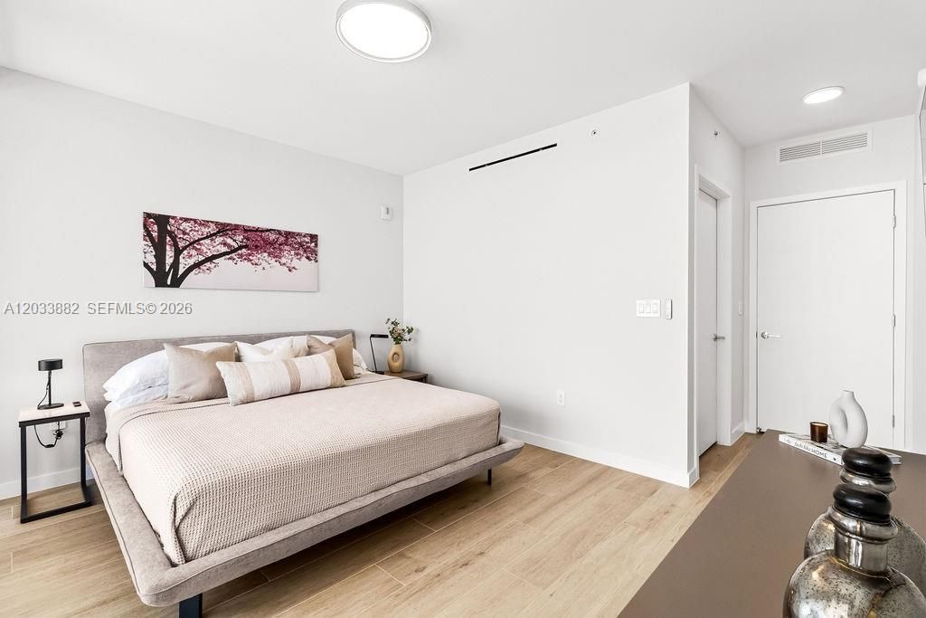 For Sale: $2,400,000 (2 beds, 2 baths, 1928 Square Feet)