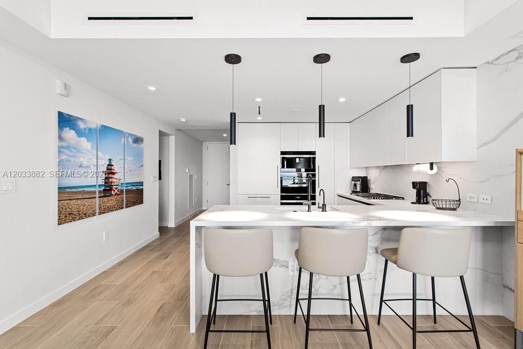 For Sale: $2,400,000 (2 beds, 2 baths, 1928 Square Feet)