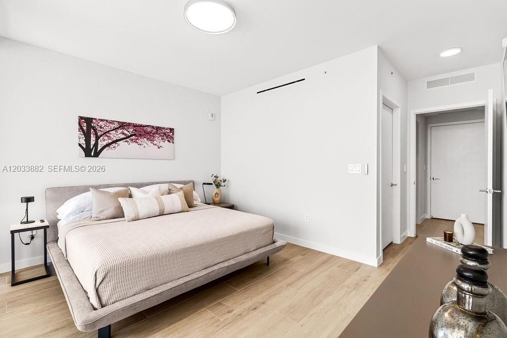For Sale: $2,400,000 (2 beds, 2 baths, 1928 Square Feet)