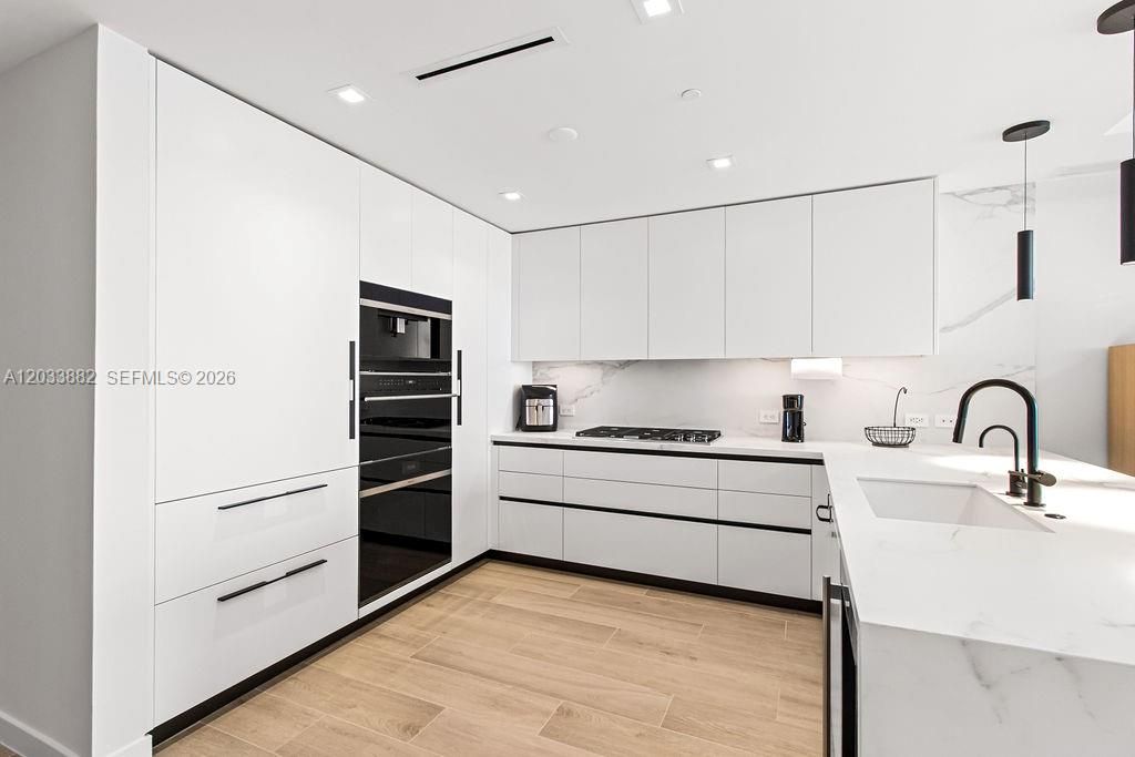 For Sale: $2,400,000 (2 beds, 2 baths, 1928 Square Feet)