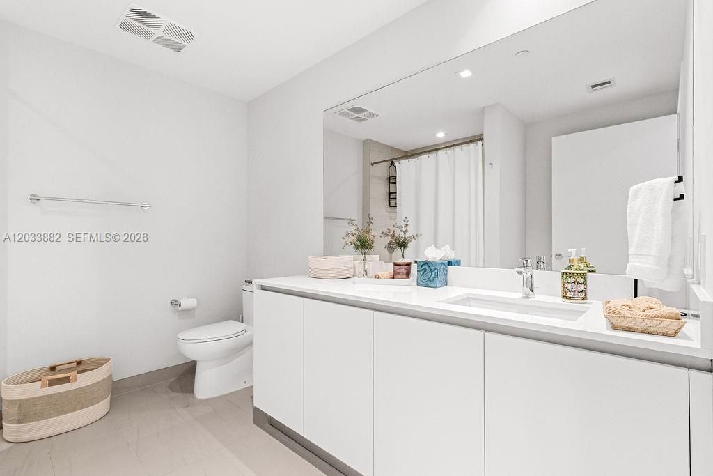 For Sale: $2,400,000 (2 beds, 2 baths, 1928 Square Feet)