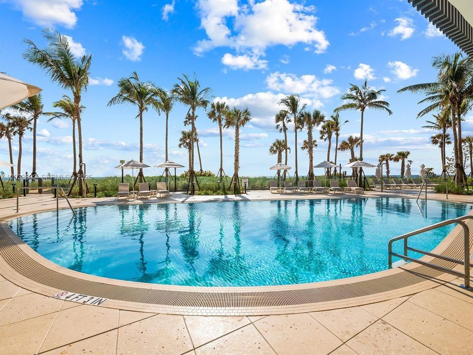 For Sale: $2,400,000 (2 beds, 2 baths, 1928 Square Feet)