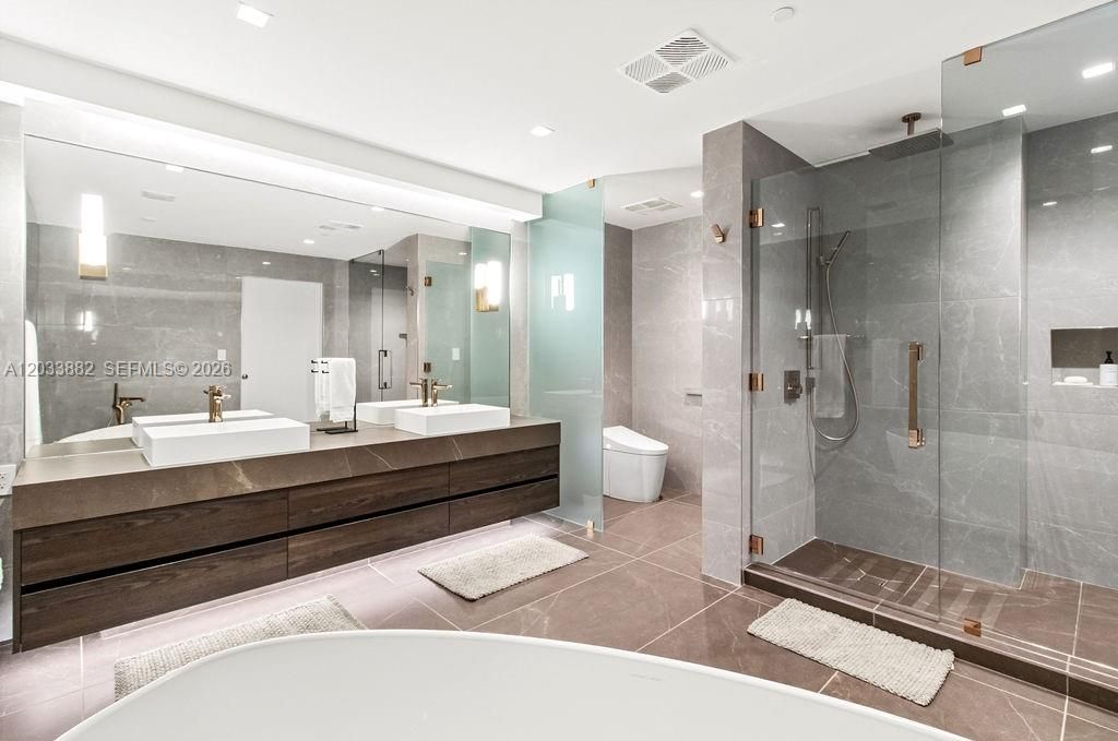 For Sale: $2,400,000 (2 beds, 2 baths, 1928 Square Feet)