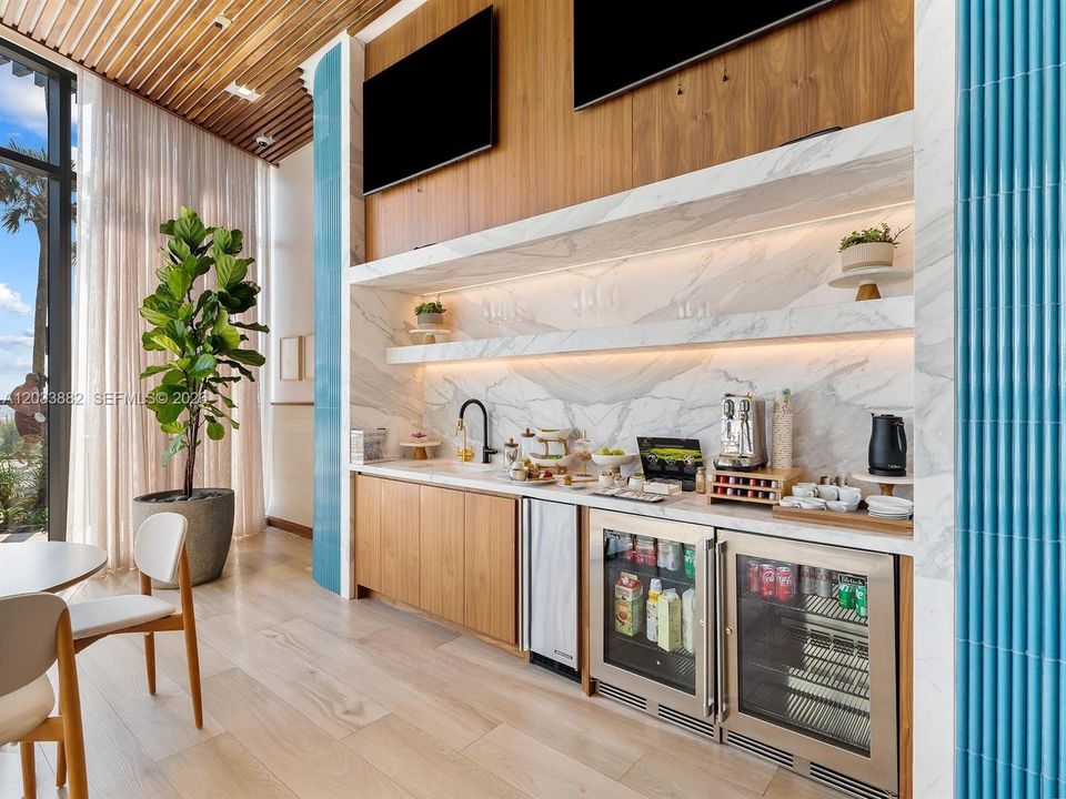 For Sale: $2,400,000 (2 beds, 2 baths, 1928 Square Feet)
