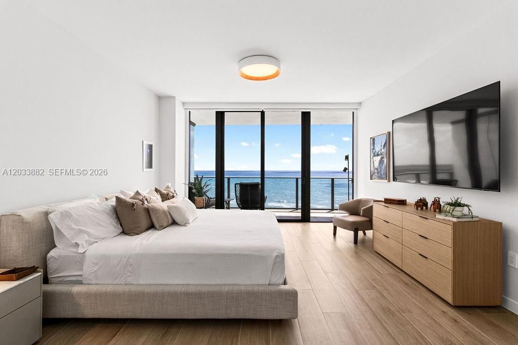 For Sale: $2,400,000 (2 beds, 2 baths, 1928 Square Feet)