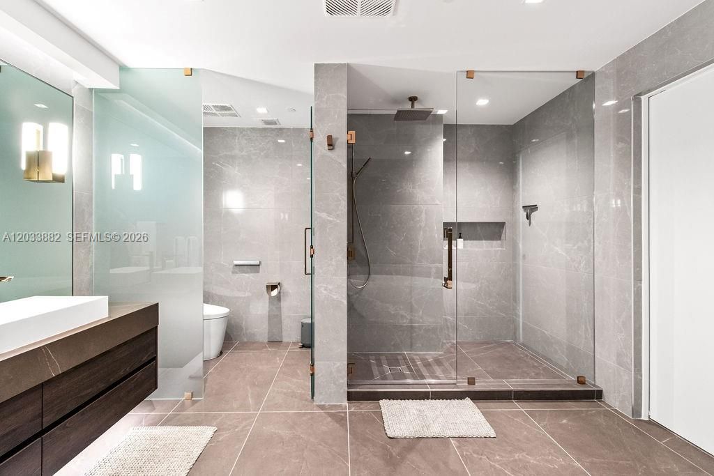 For Sale: $2,400,000 (2 beds, 2 baths, 1928 Square Feet)