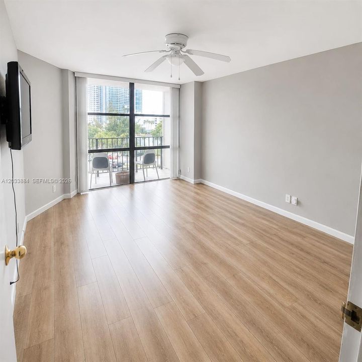 For Rent: $2,000 (1 beds, 1 baths, 875 Square Feet)