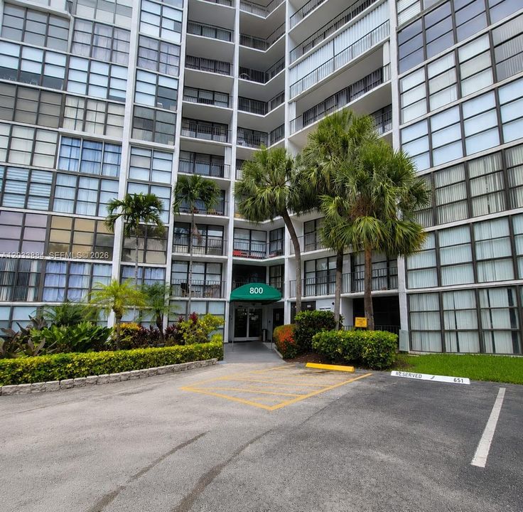 For Rent: $2,000 (1 beds, 1 baths, 875 Square Feet)