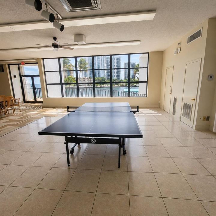 For Rent: $2,000 (1 beds, 1 baths, 875 Square Feet)