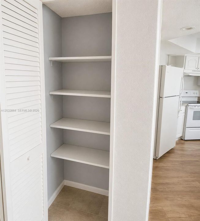 For Rent: $2,000 (1 beds, 1 baths, 875 Square Feet)