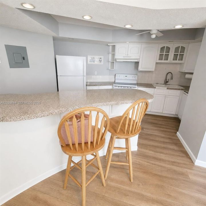 For Rent: $2,000 (1 beds, 1 baths, 875 Square Feet)