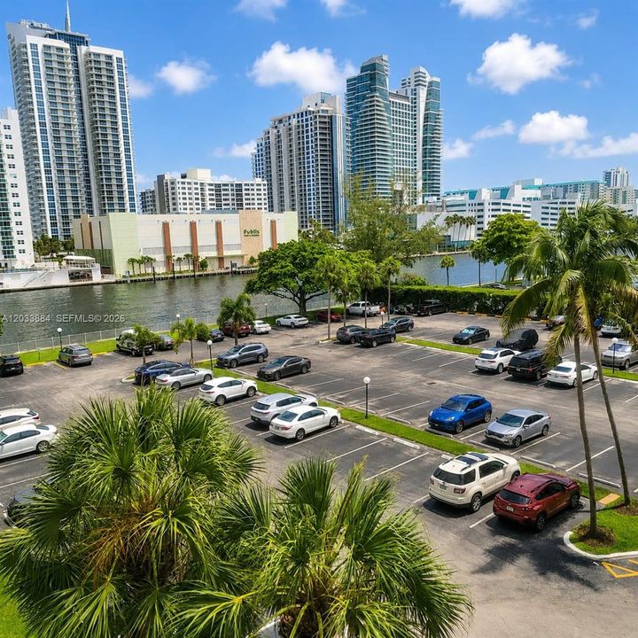 For Rent: $2,000 (1 beds, 1 baths, 875 Square Feet)