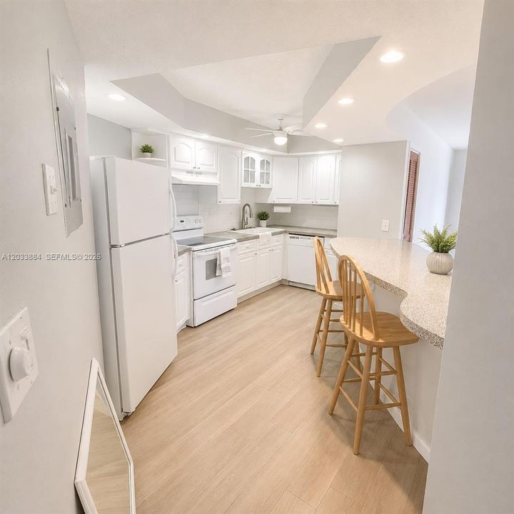 For Rent: $2,000 (1 beds, 1 baths, 875 Square Feet)