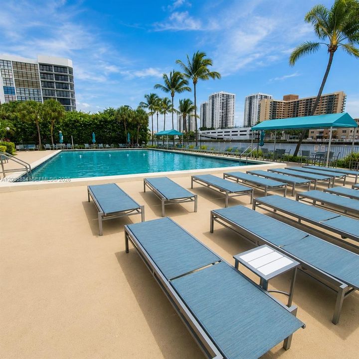 For Rent: $2,000 (1 beds, 1 baths, 875 Square Feet)