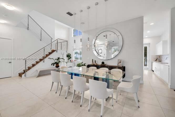 В аренду: $12,500 (5 спален, 5 ванн, 4628 Квадратных фут)