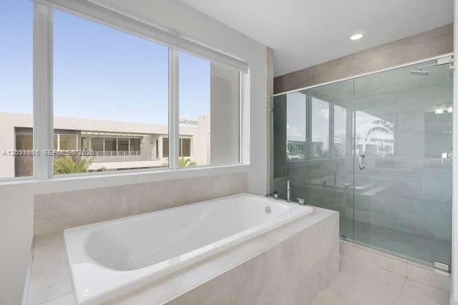 В аренду: $12,500 (5 спален, 5 ванн, 4628 Квадратных фут)