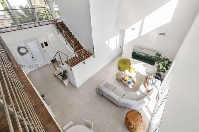 В аренду: $12,500 (5 спален, 5 ванн, 4628 Квадратных фут)