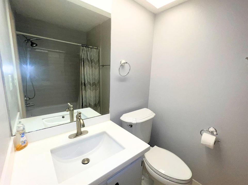 7382 Jamestown (15)