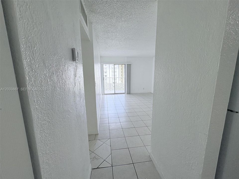 For Rent: $1,725 (1 beds, 1 baths, 598 Square Feet)