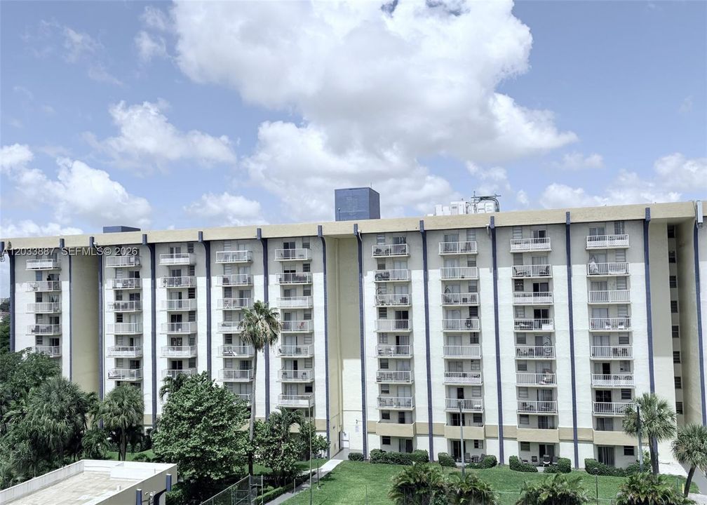 For Rent: $1,725 (1 beds, 1 baths, 598 Square Feet)