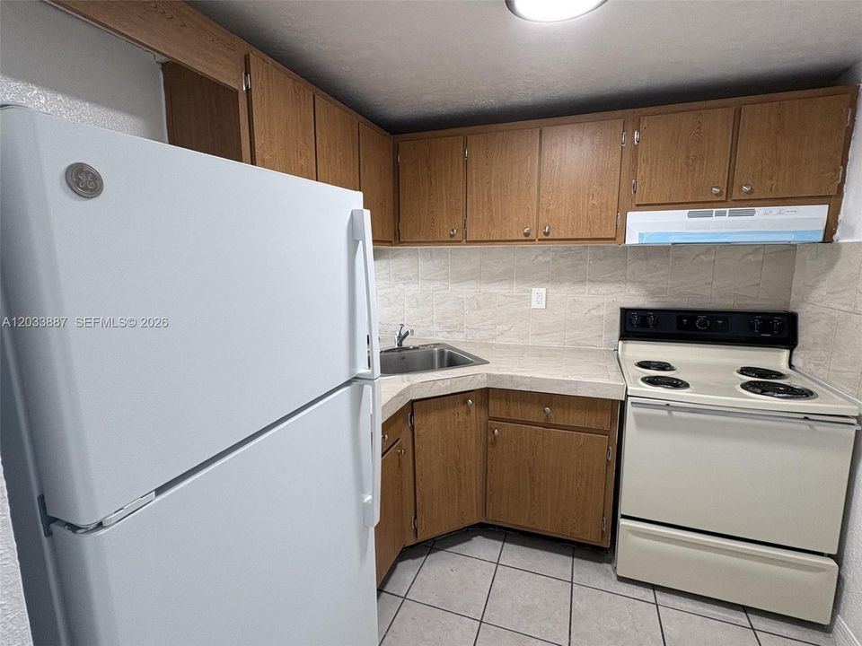 For Rent: $1,725 (1 beds, 1 baths, 598 Square Feet)